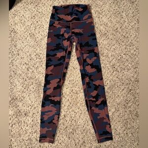 Women’s Lululemon high-rise pants size 4 camo in excellent condition